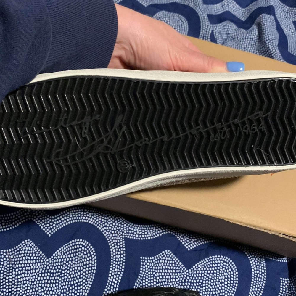 BNIB Vintage Havana Gold Dyno sneakers Size 10!! - Picture 2 of 4